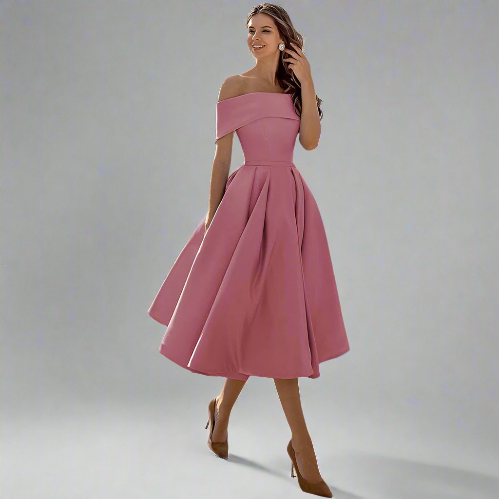 Vrouw in elegante roze off-shoulder jurk, vintage stijl, met wijde rok en hoge hakken. Perfect voor bruiloften en feestelijke gelegenheden.