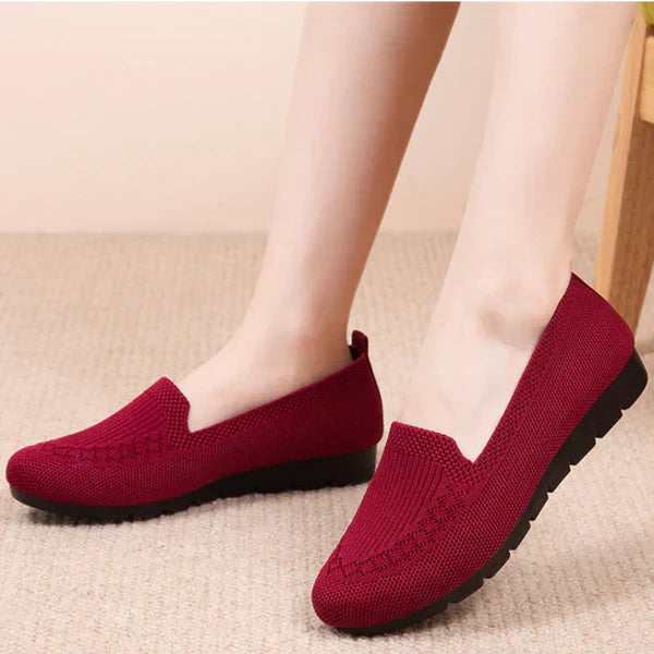 Rode dames loafers met gebreide textuur en zwarte zool, comfortabele instappers voor dagelijks gebruik, stijlvolle casual schoenen.