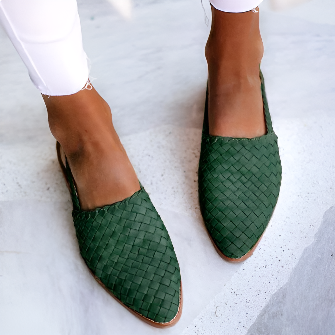 Groene gevlochten leren loafers voor dames, stijlvolle casual schoenen, comfortabele pasvorm, perfect voor dagelijks gebruik, modetrend 2023.